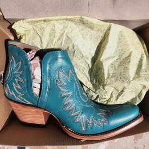Womens Ariat Dixon Booties